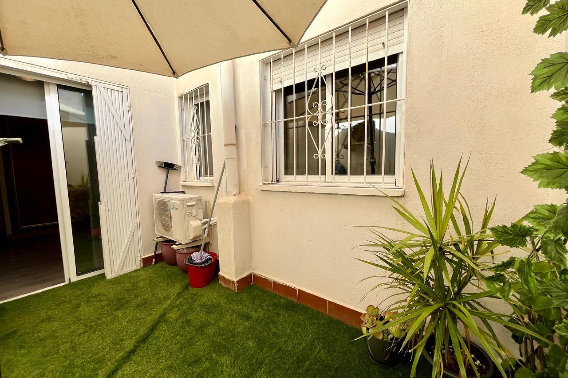 Bright and modern 4-bedroom apartment in the heart of Torrevieja, near the beach