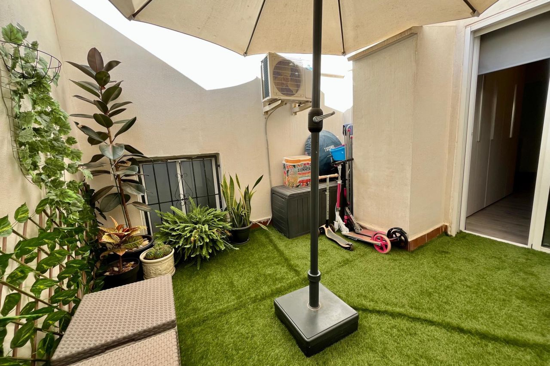 Bright and modern 4-bedroom apartment in the heart of Torrevieja, near the beach