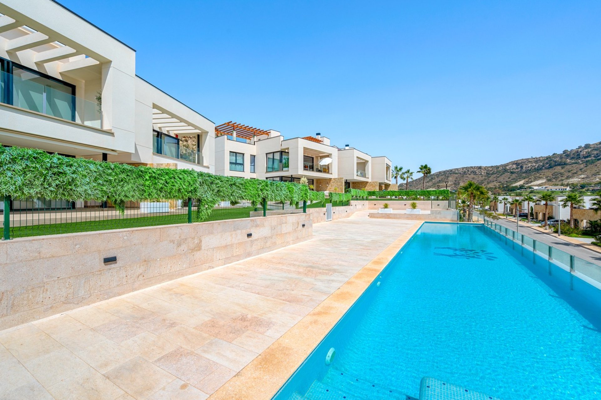 Bungalow de lujo de 2 dormitorios con vistas al campo de golf en Monforte del Cid