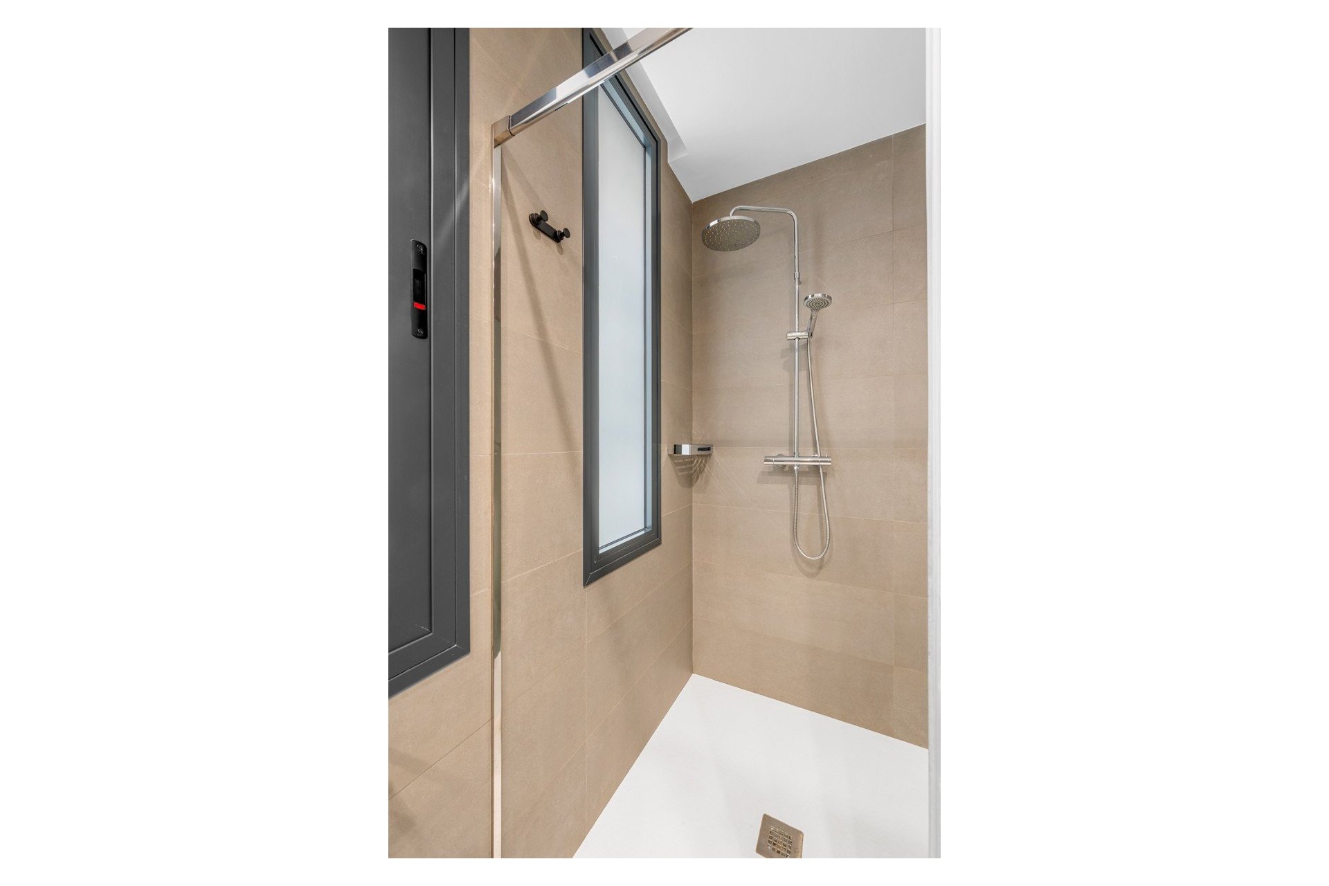 Bungalow de lujo de 2 dormitorios con vistas al campo de golf en Monforte del Cid