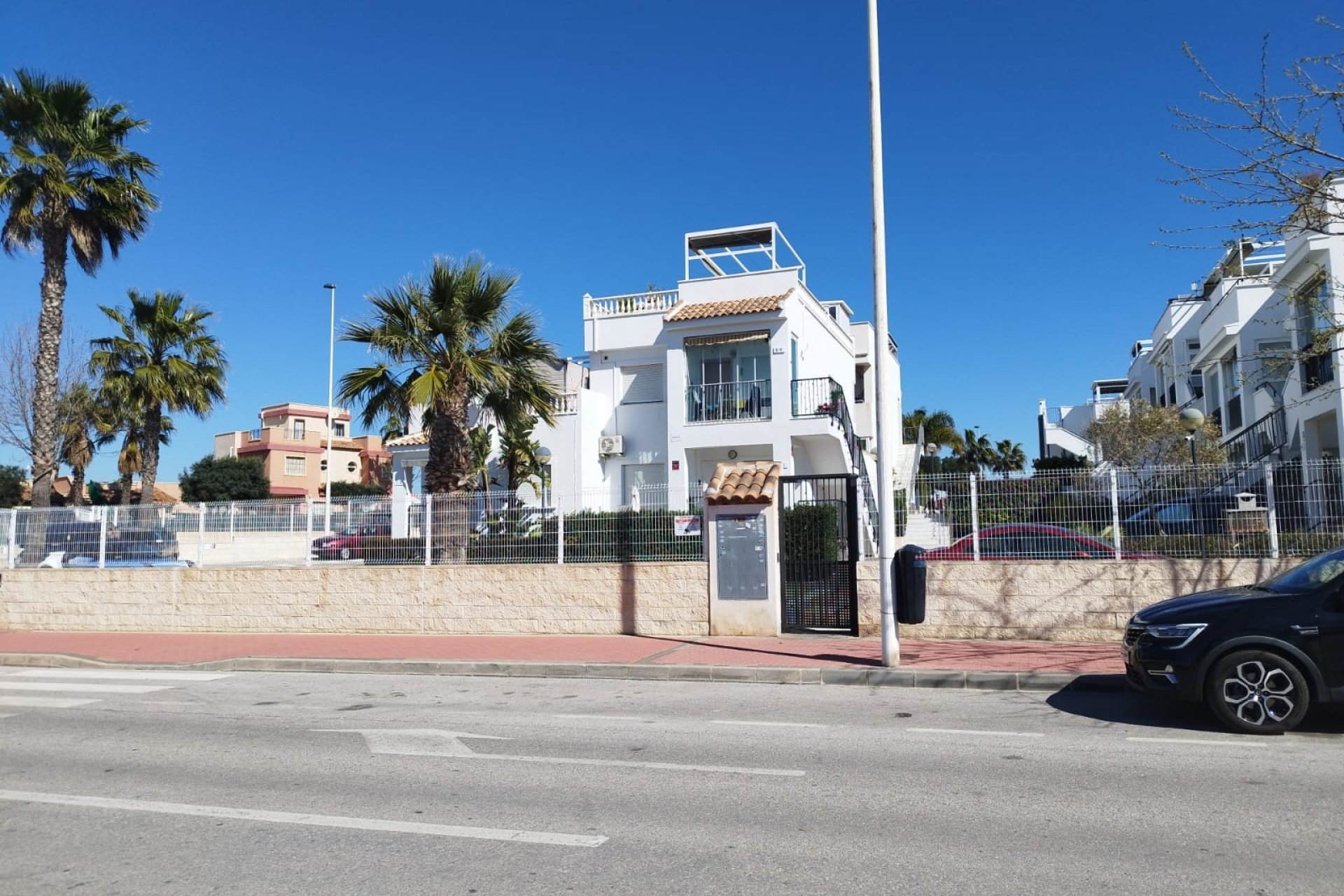 Bungalow met groot solarium en gemeenschappelijk zwembad in Torrevieja
