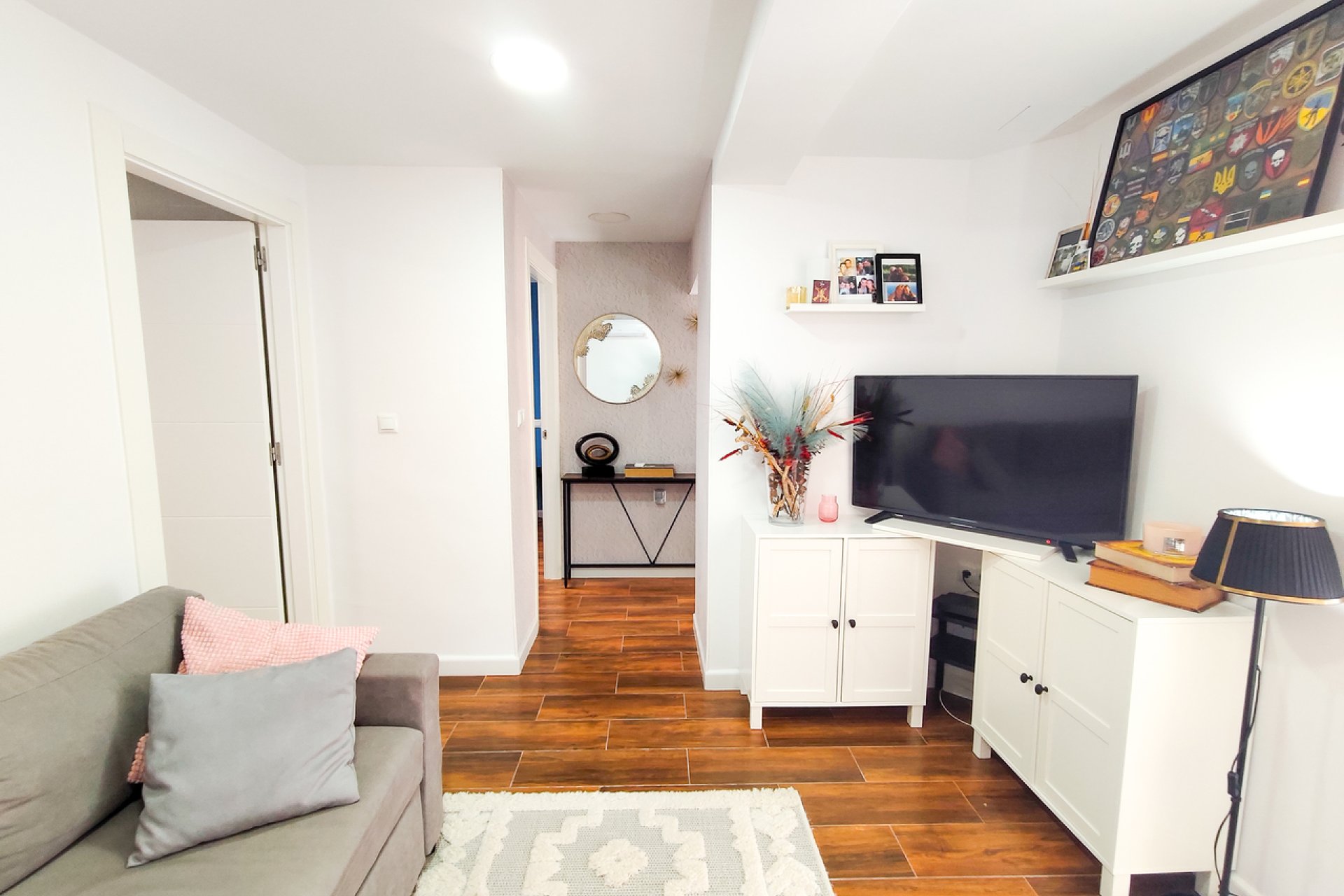Bungalow renovado al estilo moderno con terraza en la azotea en Torrevieja