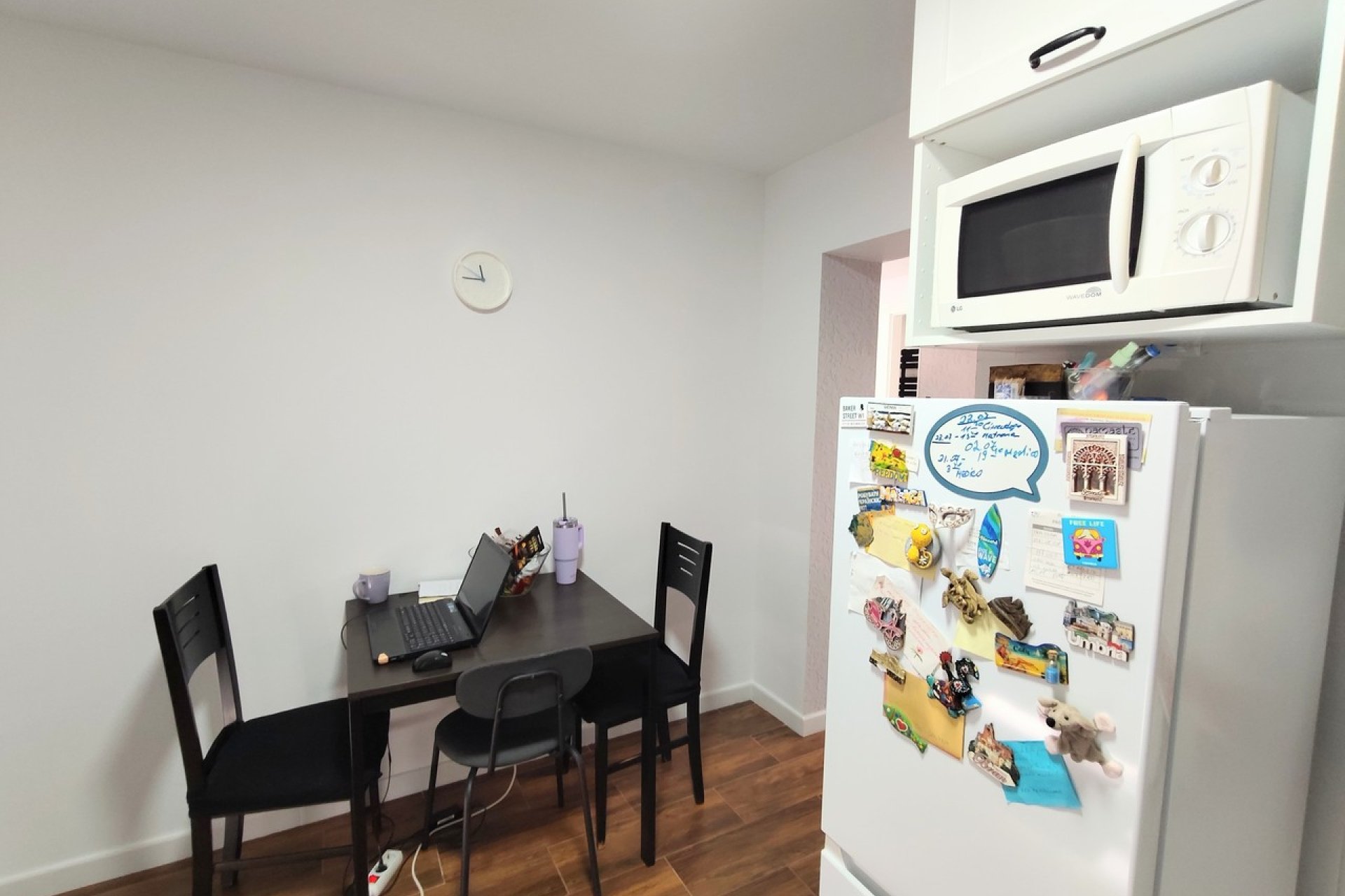 Bungalow renovado al estilo moderno con terraza en la azotea en Torrevieja