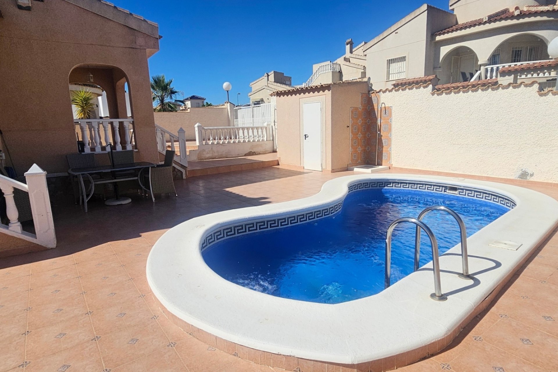 Casa adosada en Rojales con piscina privada y jardín