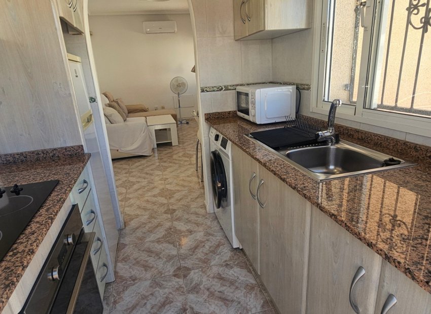 Casa adosada en Rojales con piscina privada y jardín