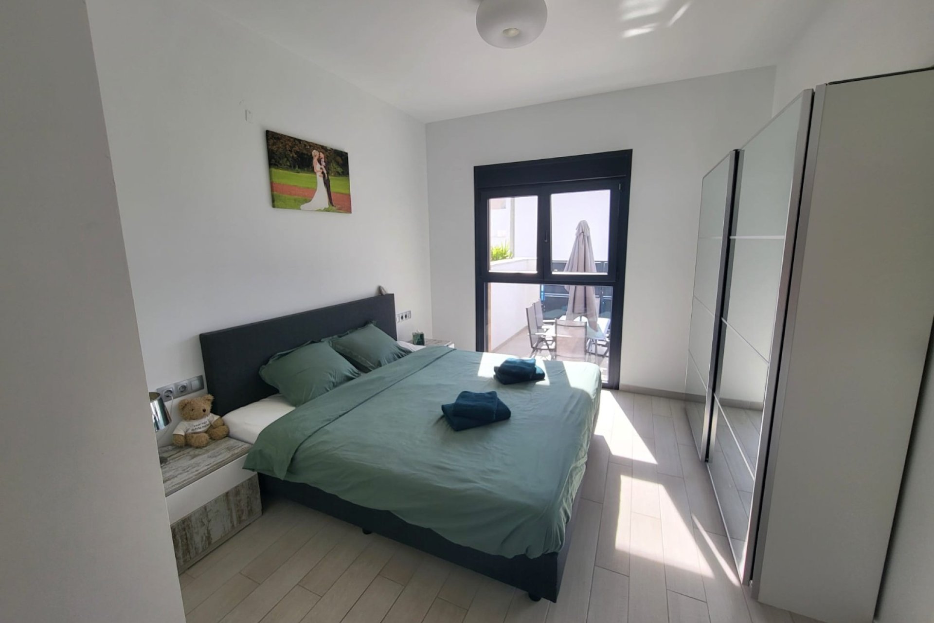 Casa moderna en esquina con piscina privada y terraza en Daya Vieja, Costa Blanca