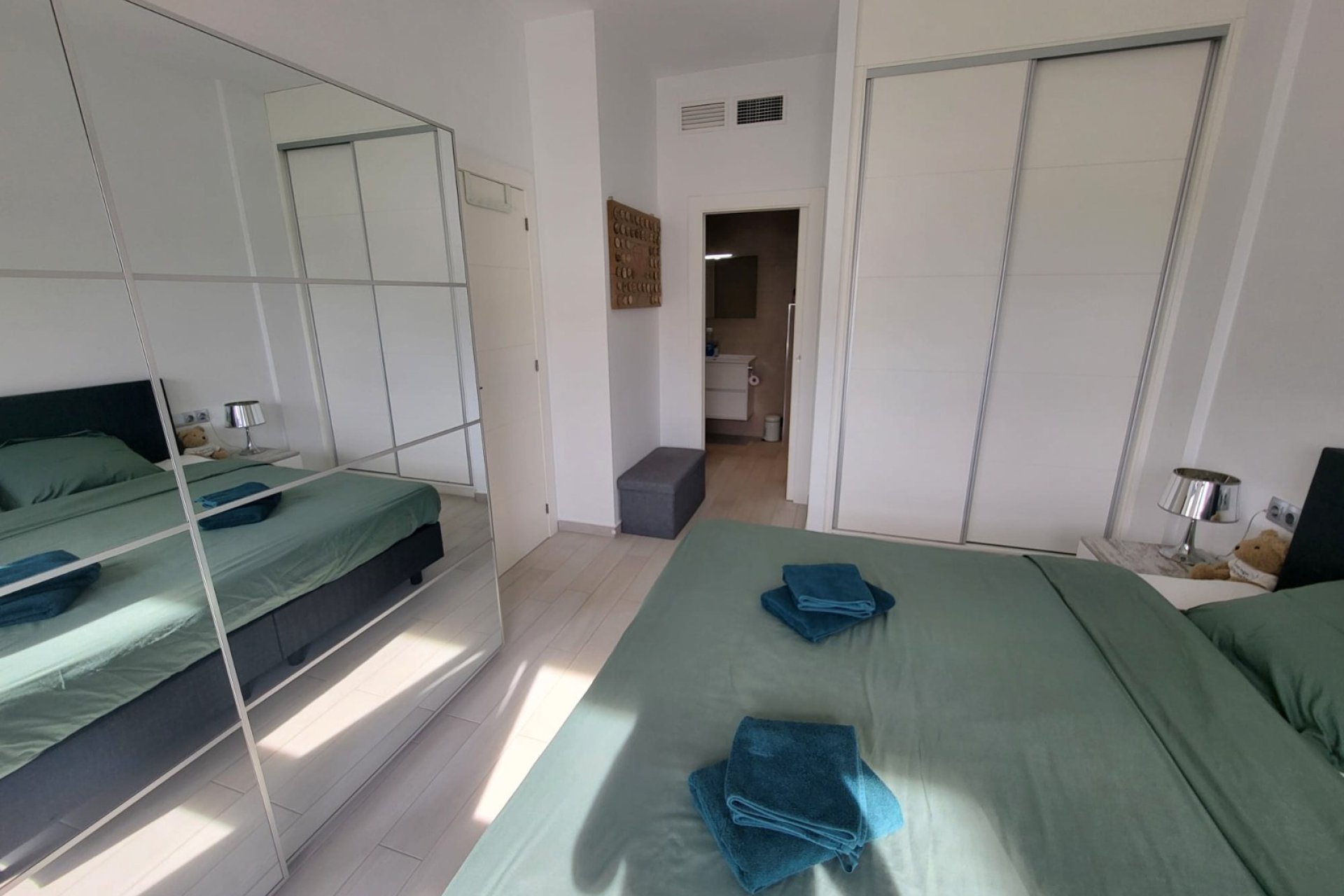 Casa moderna en esquina con piscina privada y terraza en Daya Vieja, Costa Blanca