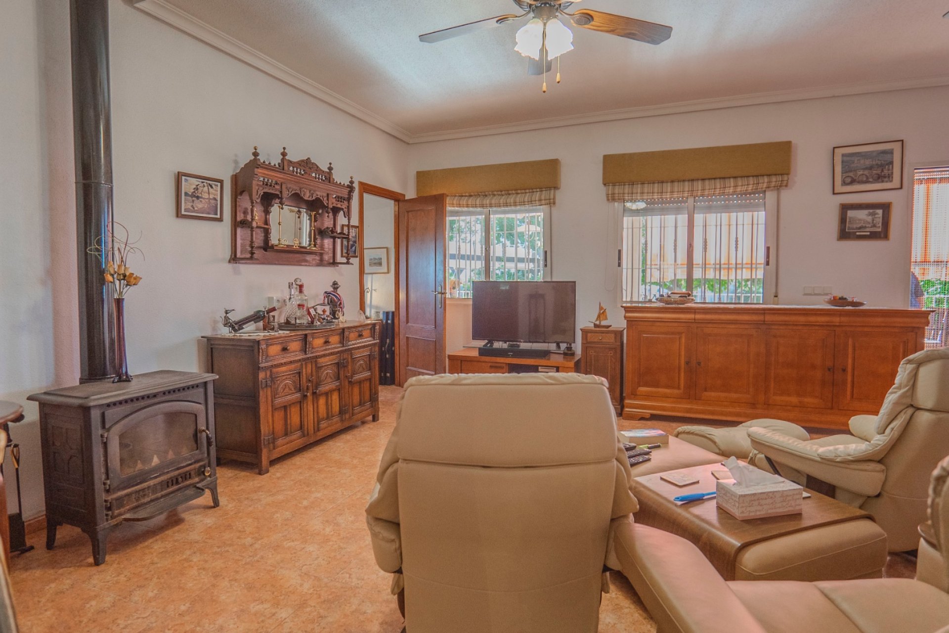 Casa rural con piscina privada, vistas a la montaña y 3 dormitorios en Orihuela