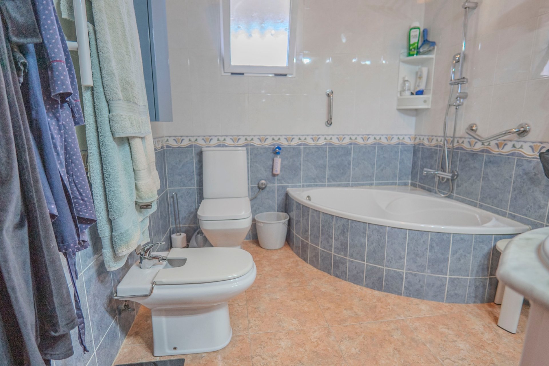 Casa rural con piscina privada, vistas a la montaña y 3 dormitorios en Orihuela