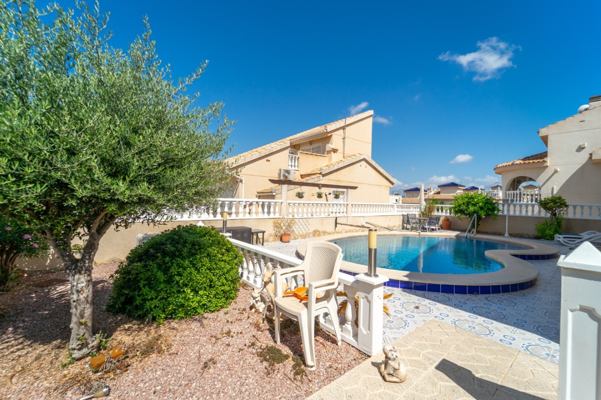 Chalet independiente con piscina privada y 3 dormitorios en Rojales, Costa Blanca