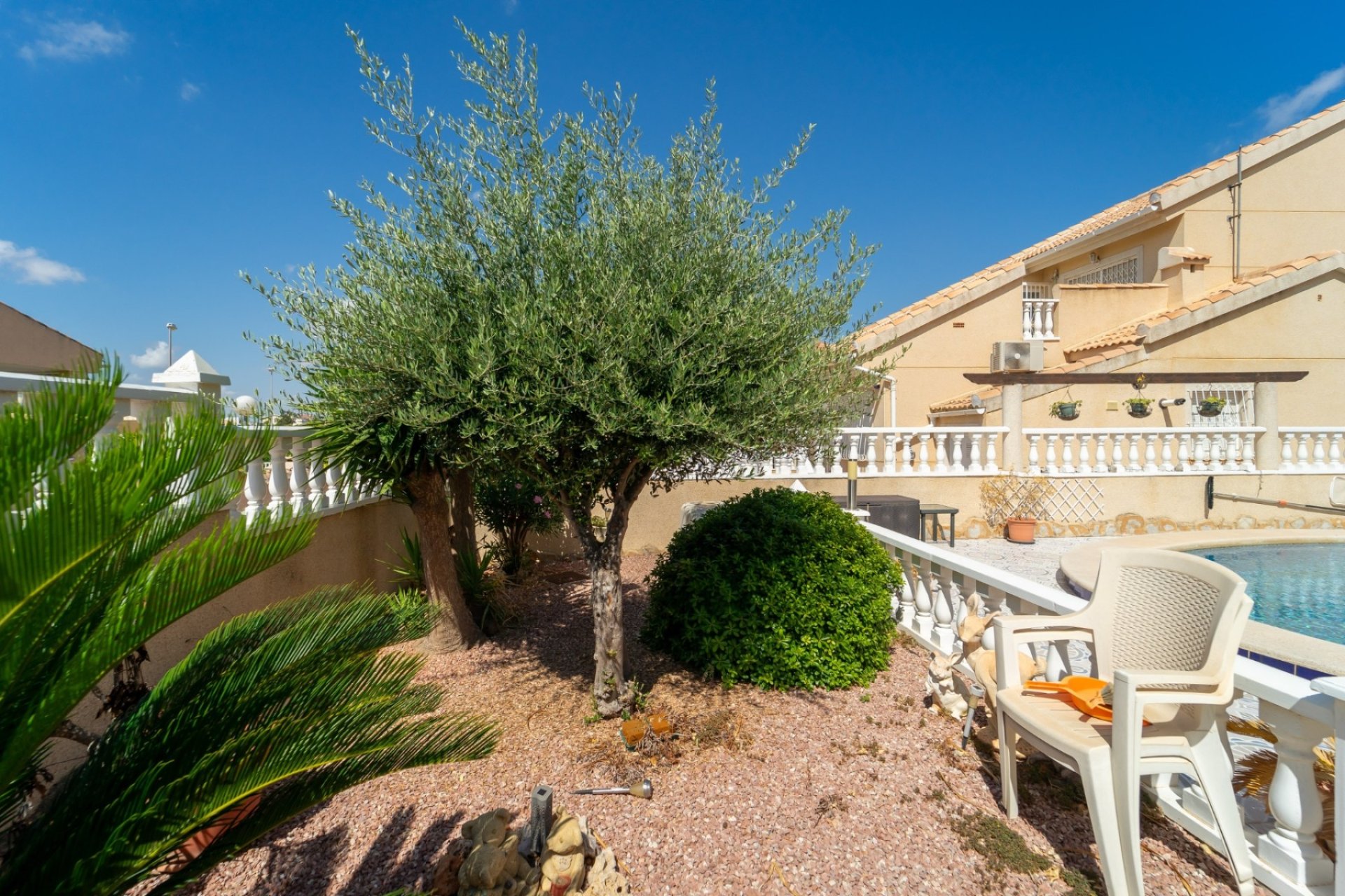 Chalet independiente con piscina privada y 3 dormitorios en Rojales, Costa Blanca