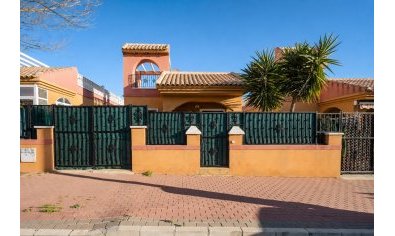 Chalet - Reventa - Torrevieja -
                Aguas Nuevas