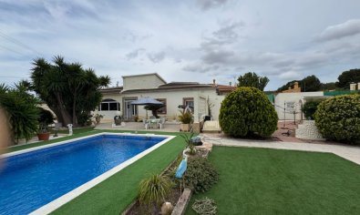 Chalet / Villa - Reventa - La Marina -
                La Marina