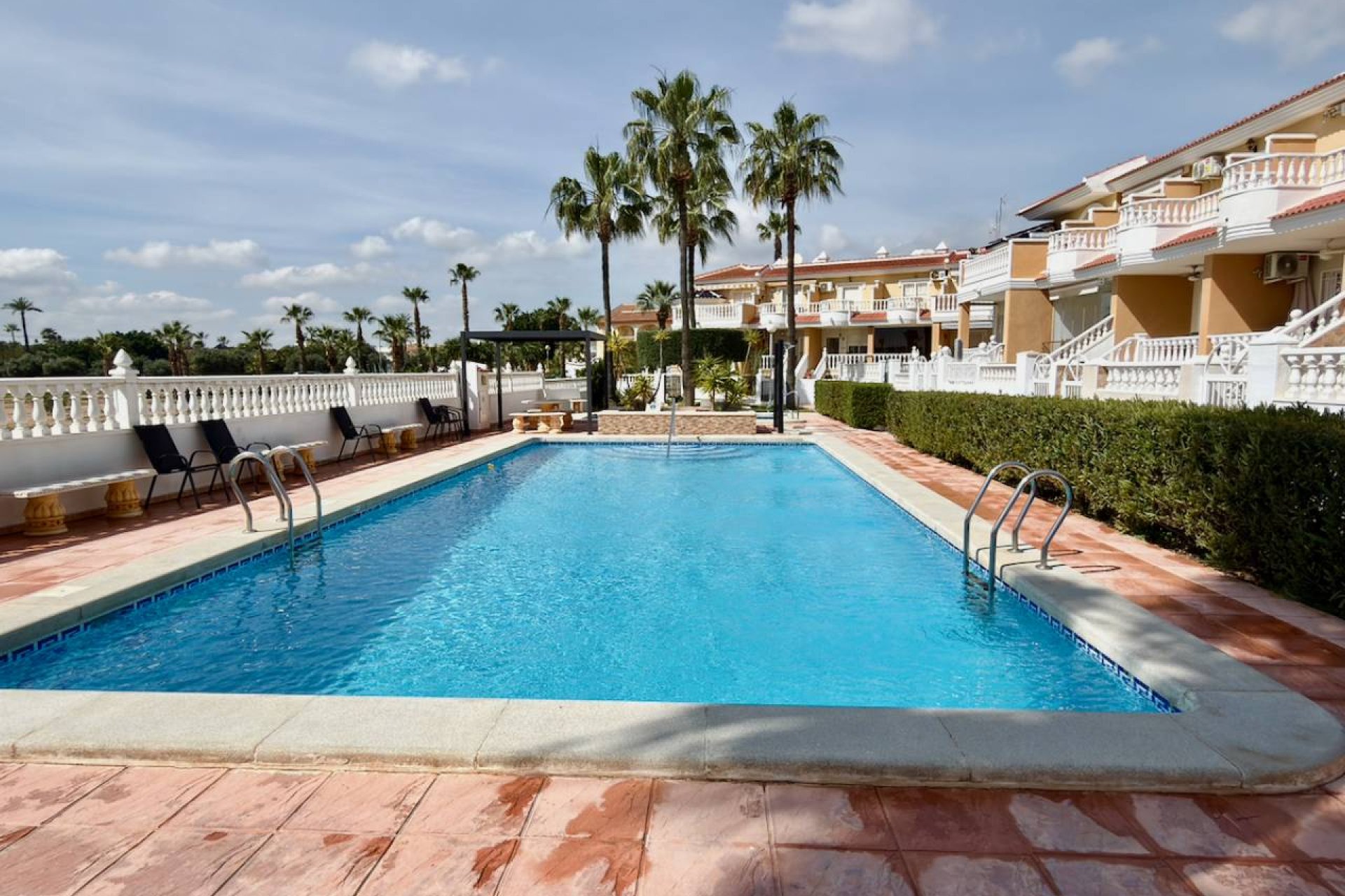 Charmant appartement met solarium en zwembad in Ciudad Quesada, Costa Blanca
