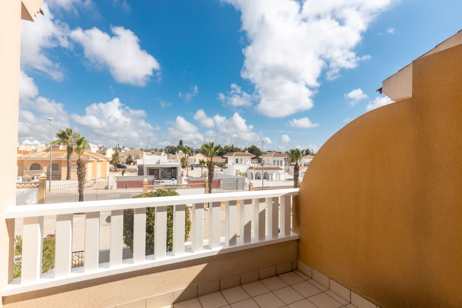 Charmant herenhuis met zwembad in Ciudad Quesada, 2 slaapkamers