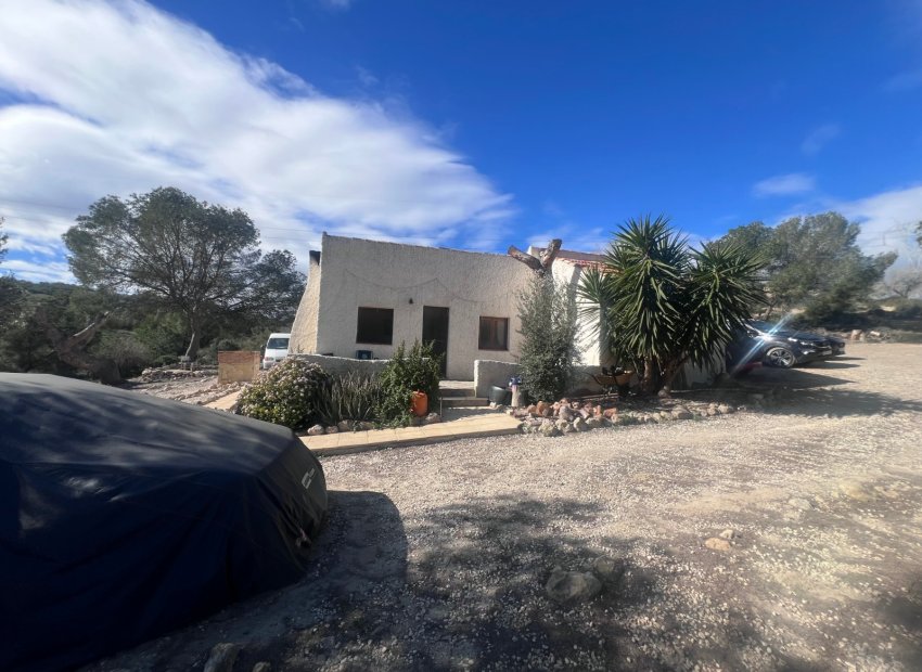 Charmante finca met privézwembad en 6.000 m² grond in Torremendo, Alicante