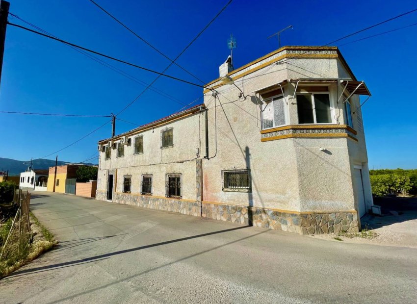 Charmante landelijke finca met 3 slaapkamers en panoramisch uitzicht nabij Orihuela