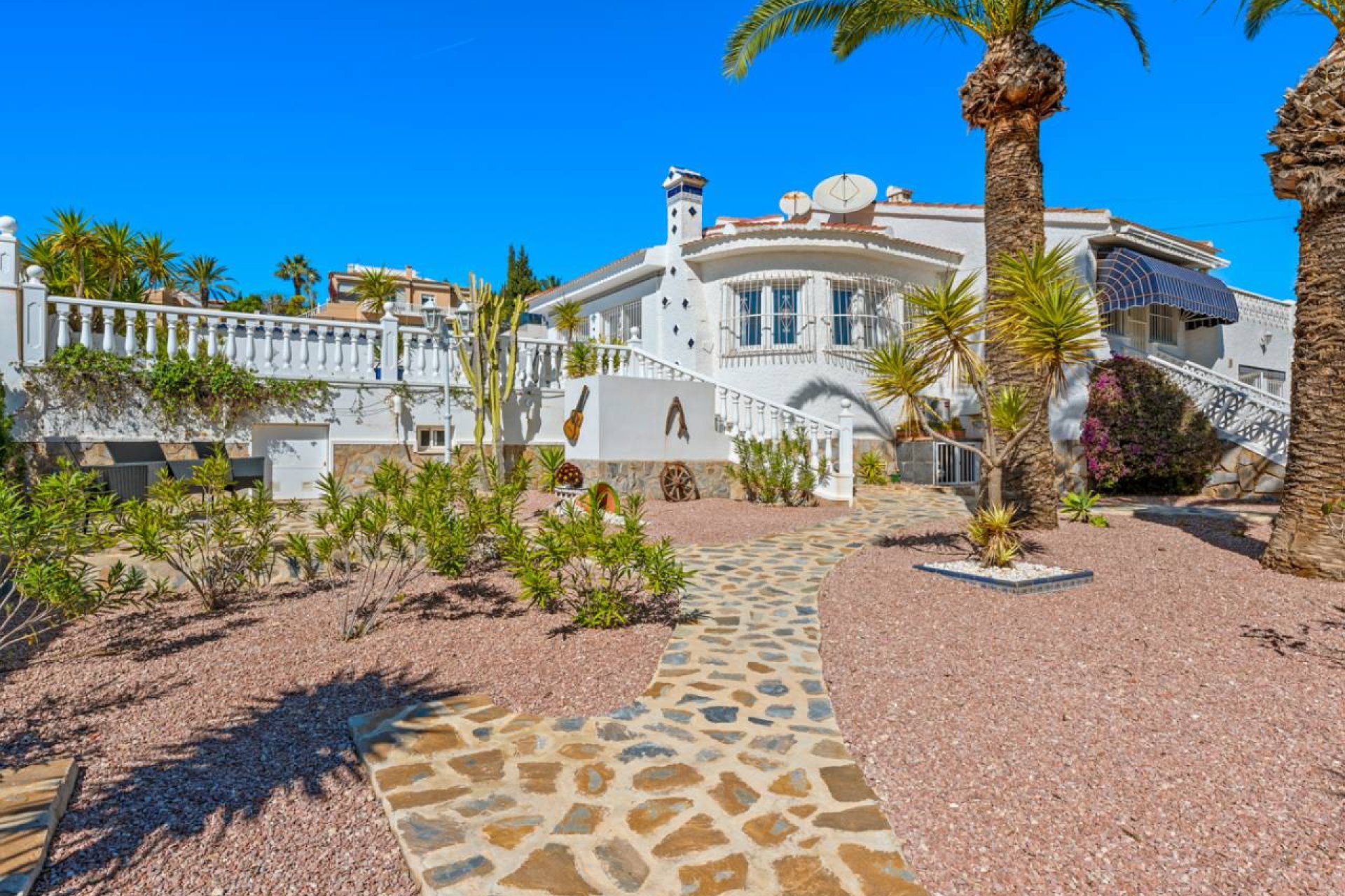 Charming 3-bedroom villa in Ciudad Quesada with a private garden and pool