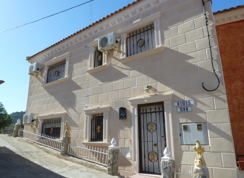 Charming villa in Rojales with mountain views and air conditioning