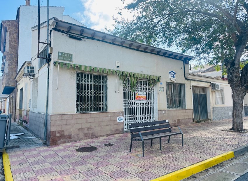 Comercial - Reventa -
            Jacarilla - CW-19362