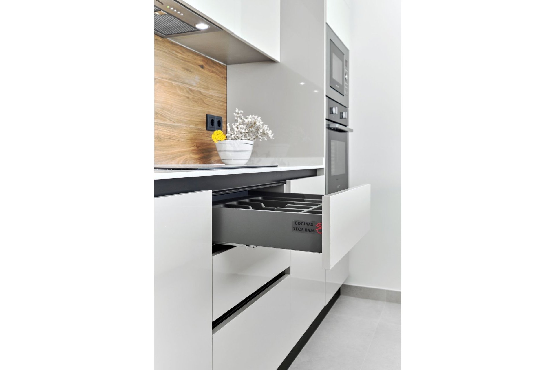 Comfortabele bungalow met tuin en solarium nabij zee in Torrevieja, 2 slaapkamers