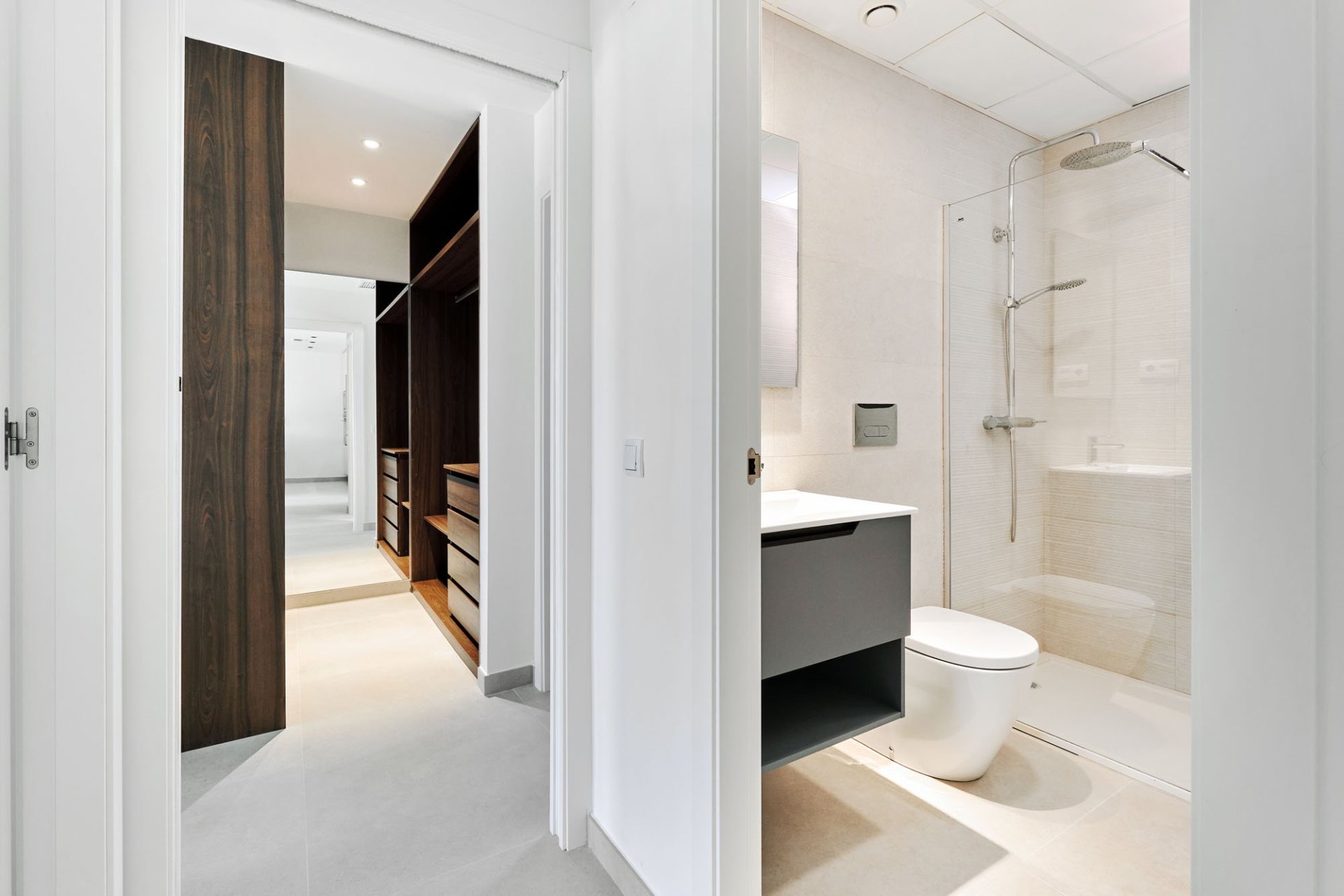 Comfortabele bungalow met tuin en solarium nabij zee in Torrevieja, 2 slaapkamers