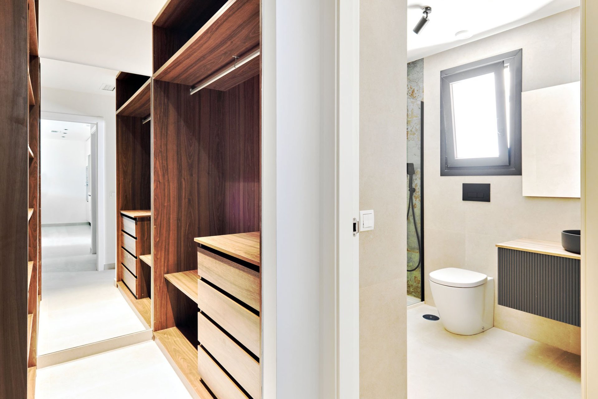 Comfortabele bungalow met tuin en solarium nabij zee in Torrevieja, 2 slaapkamers