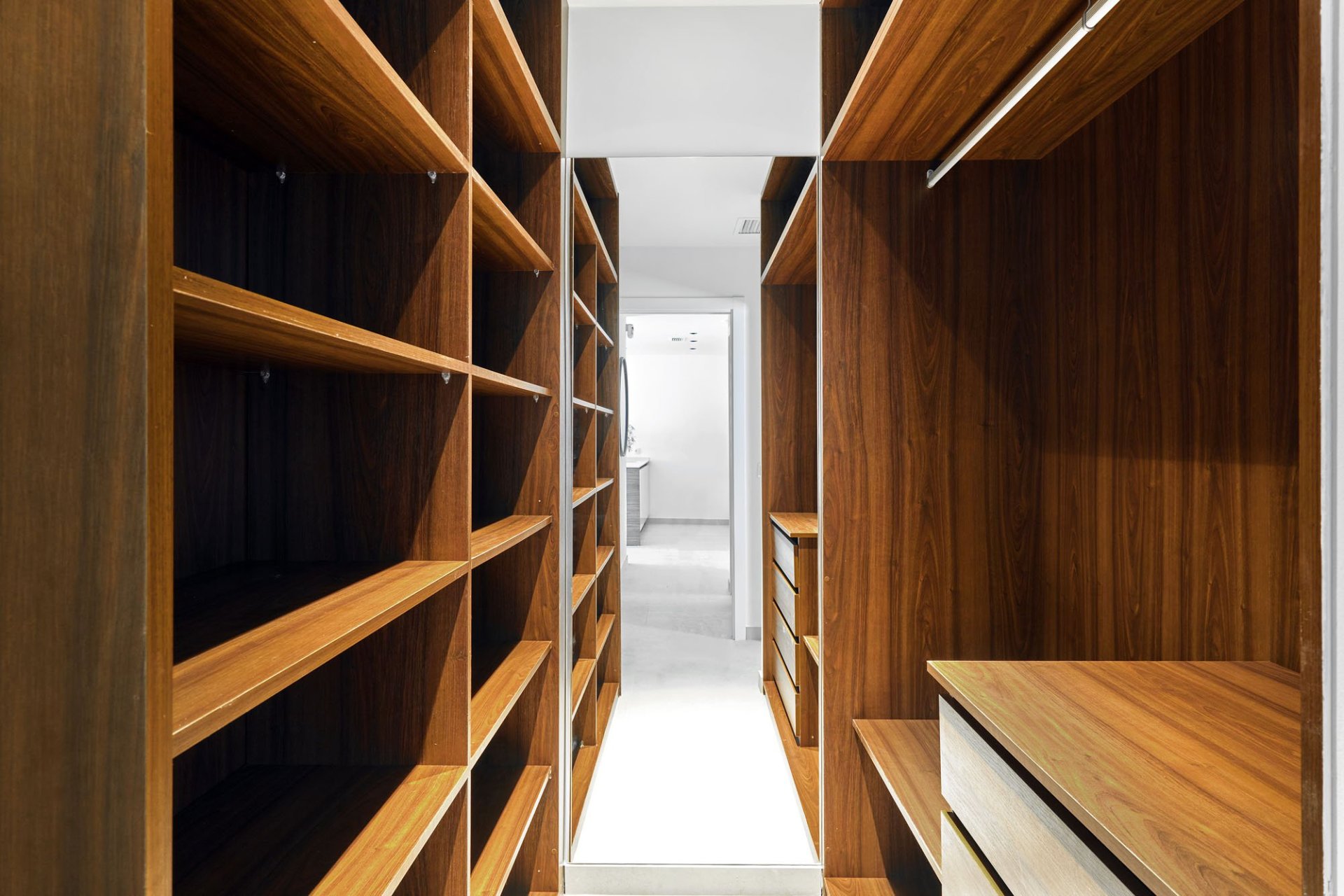 Comfortabele bungalow met tuin en solarium nabij zee in Torrevieja, 2 slaapkamers