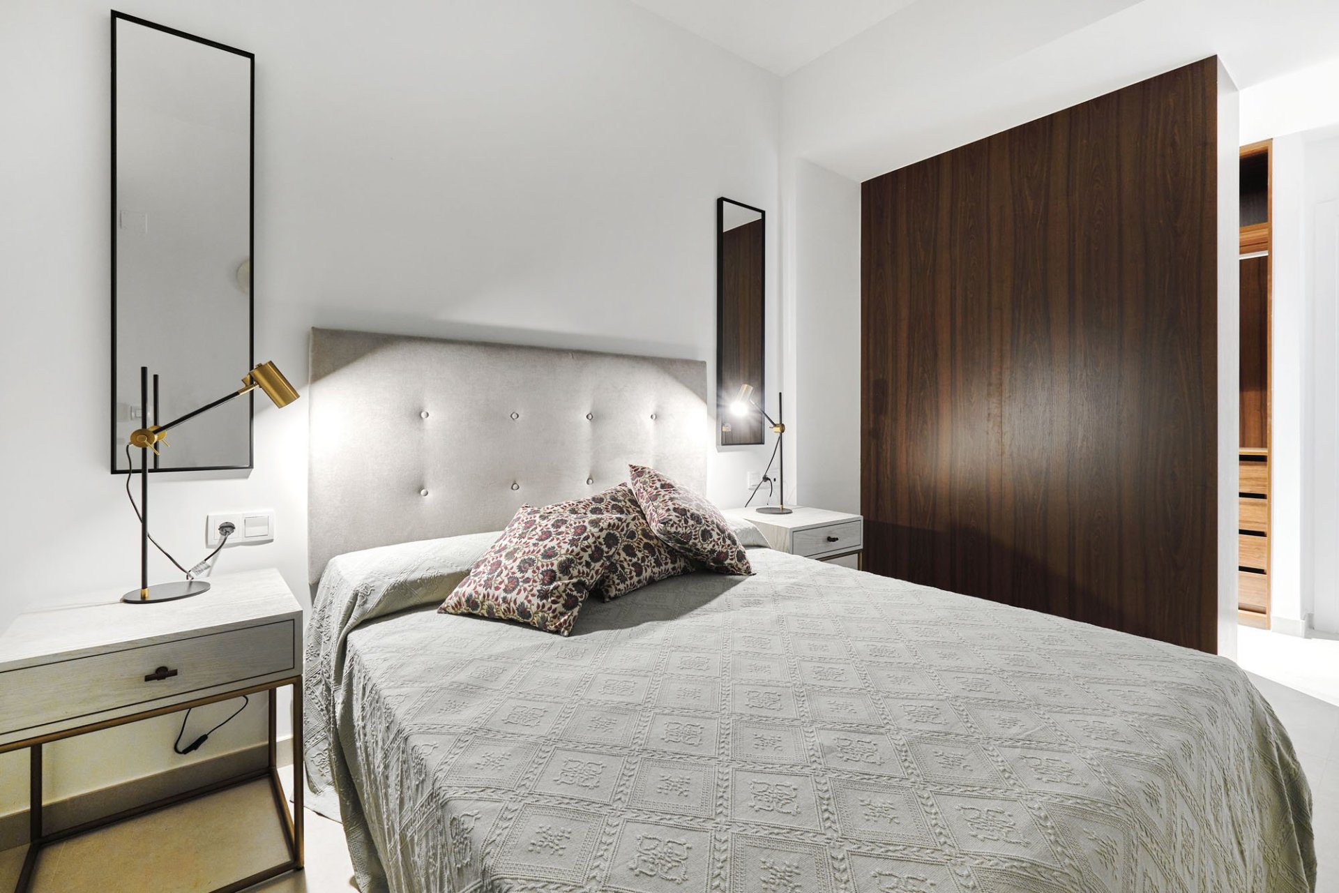 Comfortabele bungalow met tuin en solarium nabij zee in Torrevieja, 2 slaapkamers