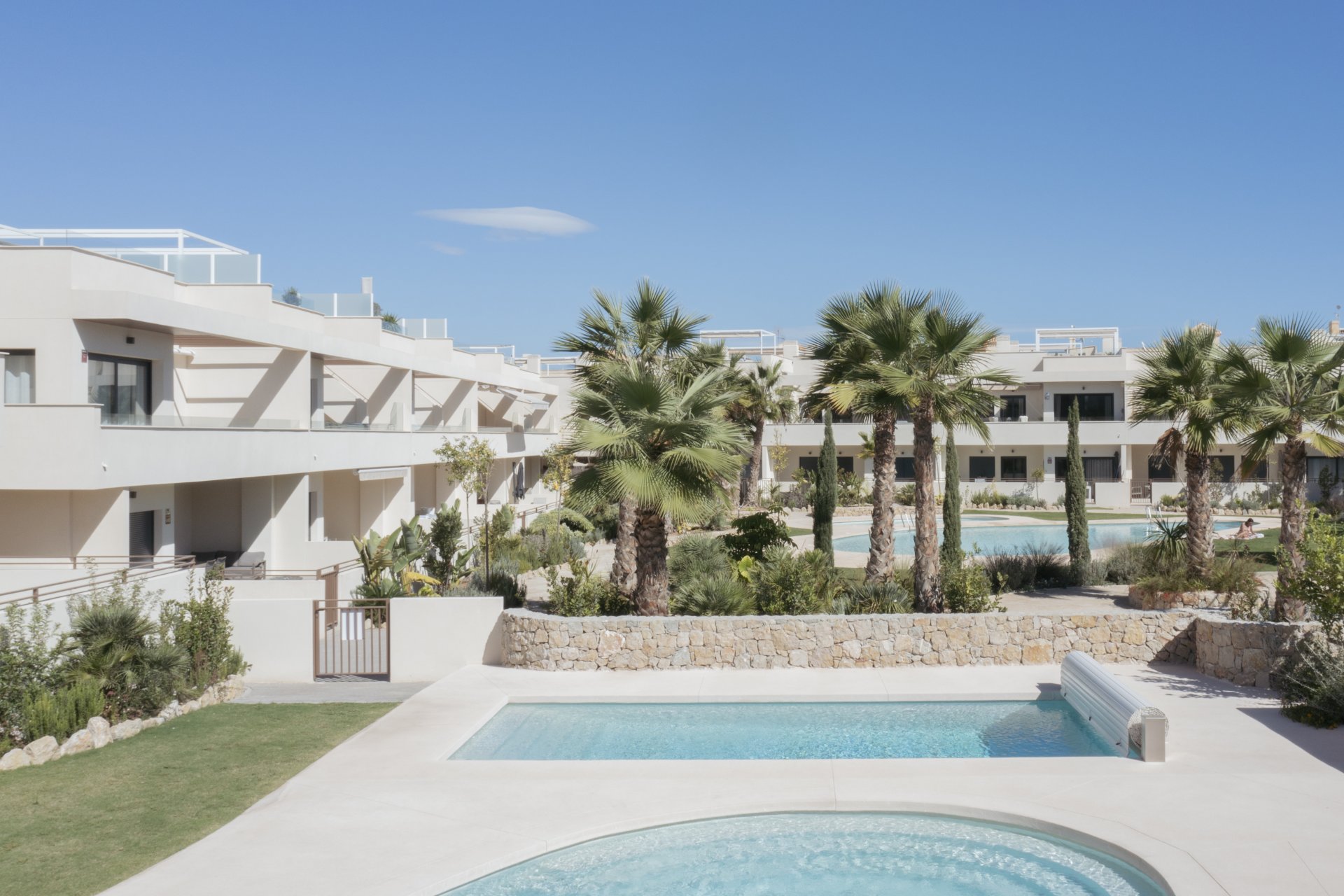Comfortabele bungalow met tuin en solarium nabij zee in Torrevieja, 2 slaapkamers