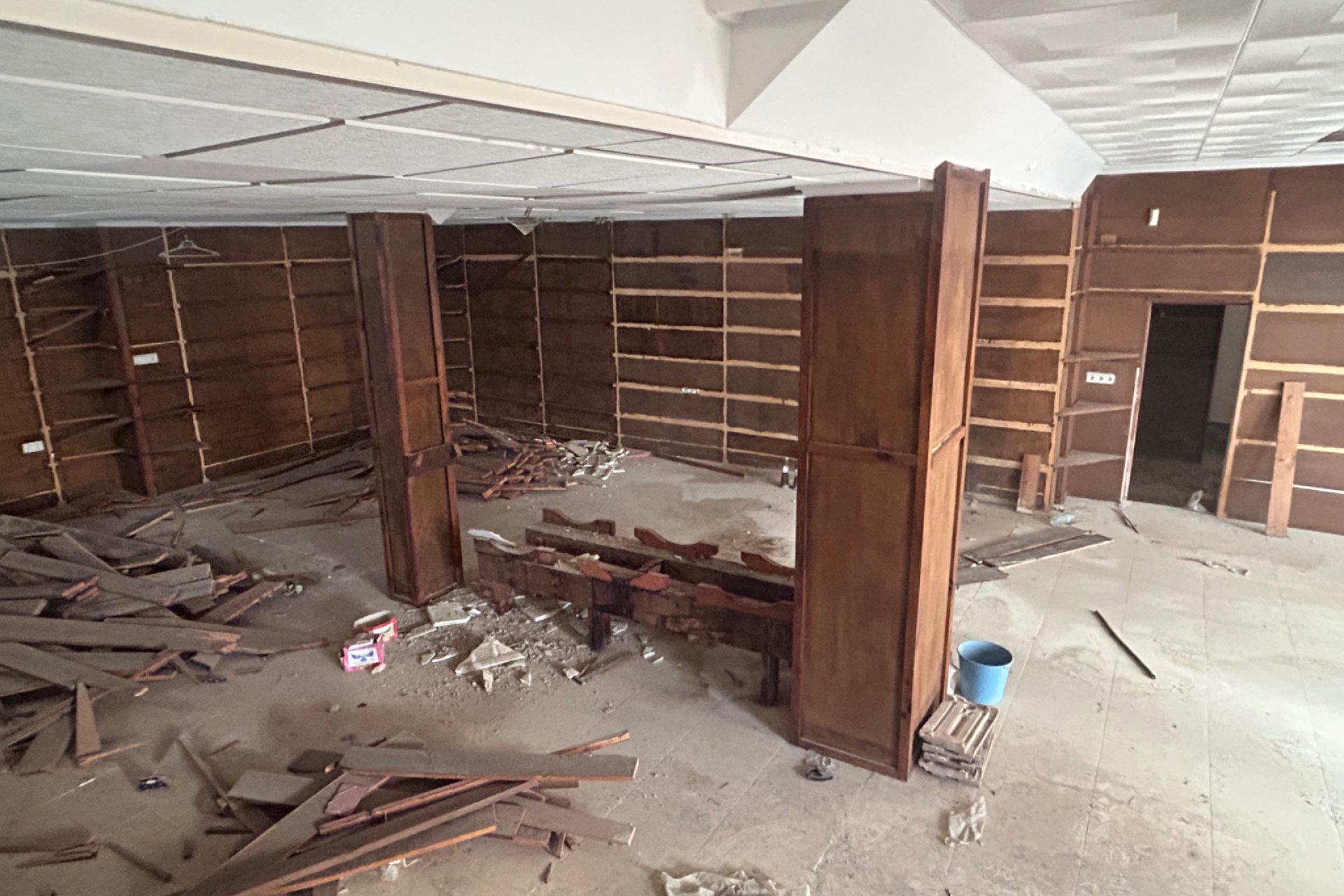 Commercial space for sale in Jacarilla – 160 m² investment opportunity for renovation