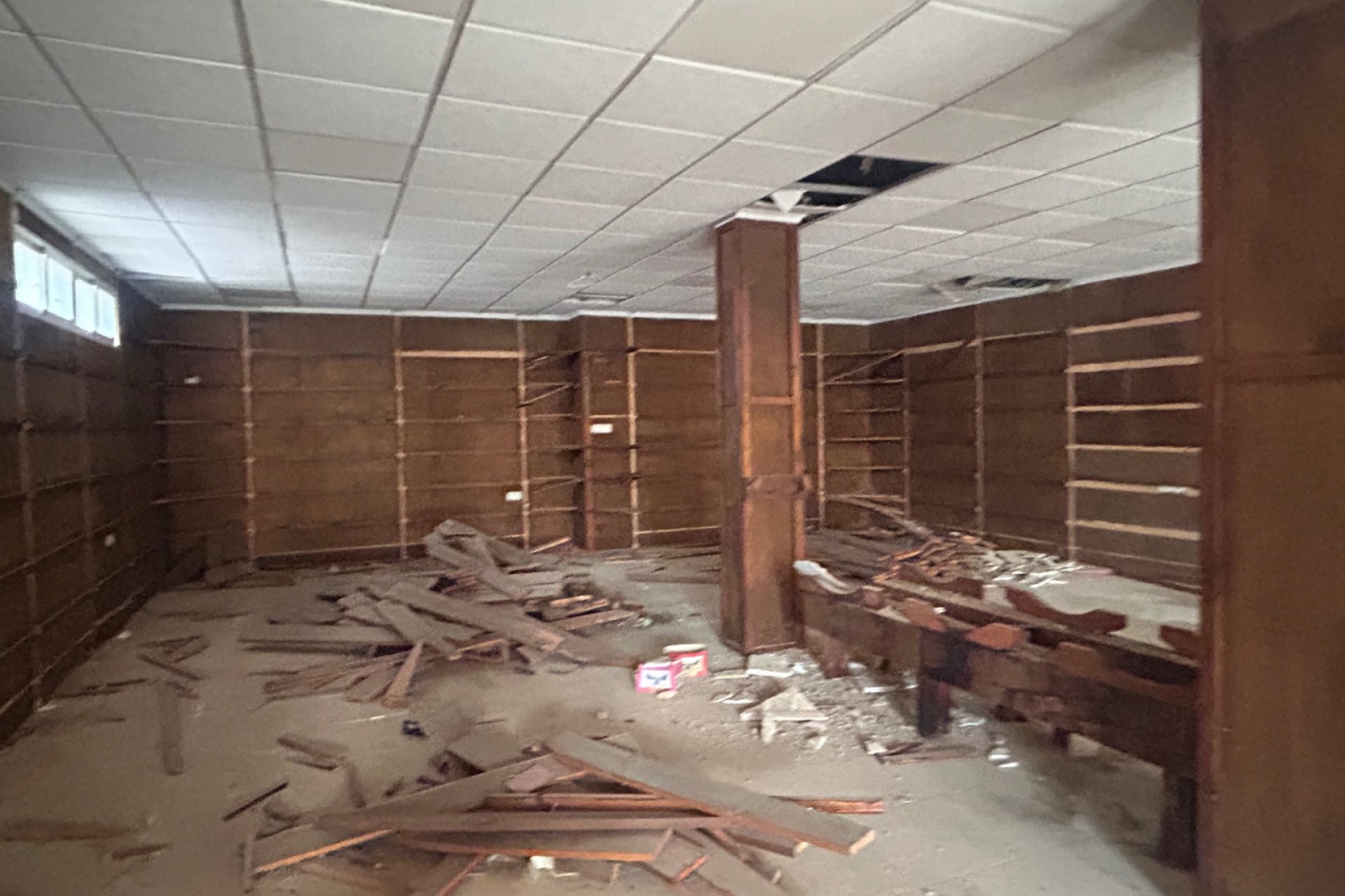 Commercial space for sale in Jacarilla – 160 m² investment opportunity for renovation