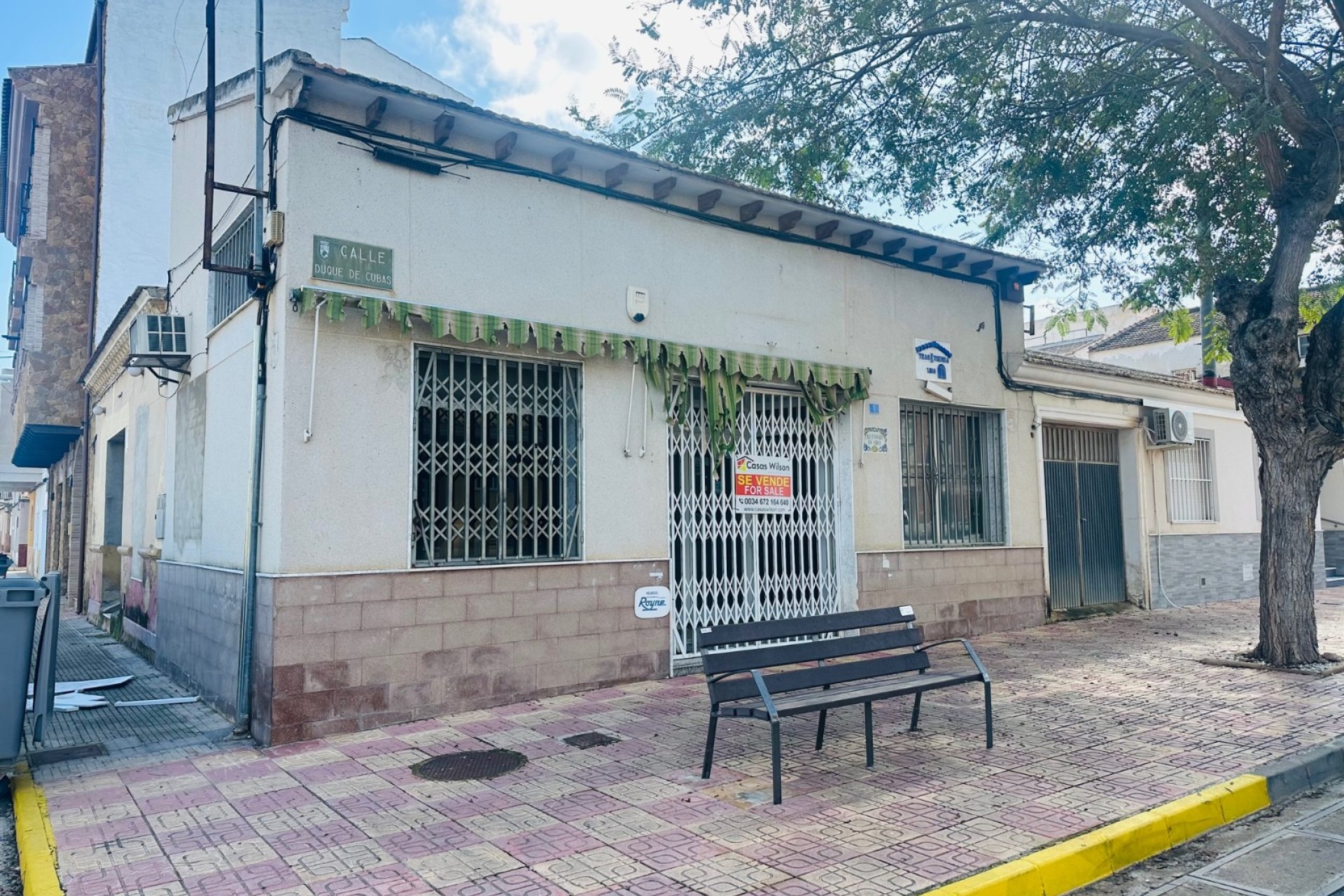 Commercial space for sale in Jacarilla – 160 m² investment opportunity for renovation