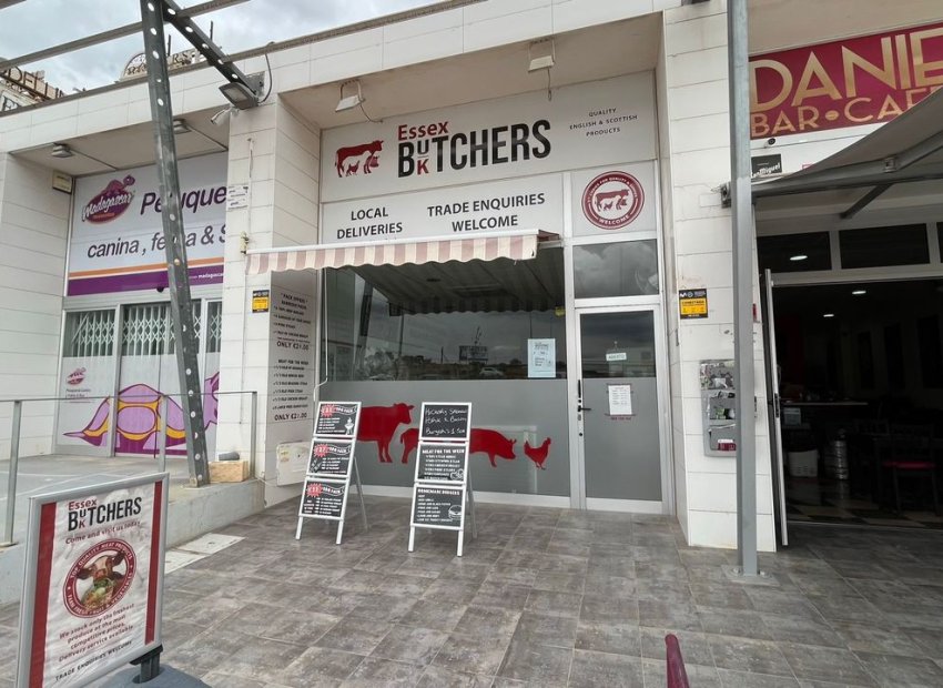 Commercieel pand te koop in Ciudad Quesada met huurinkomsten