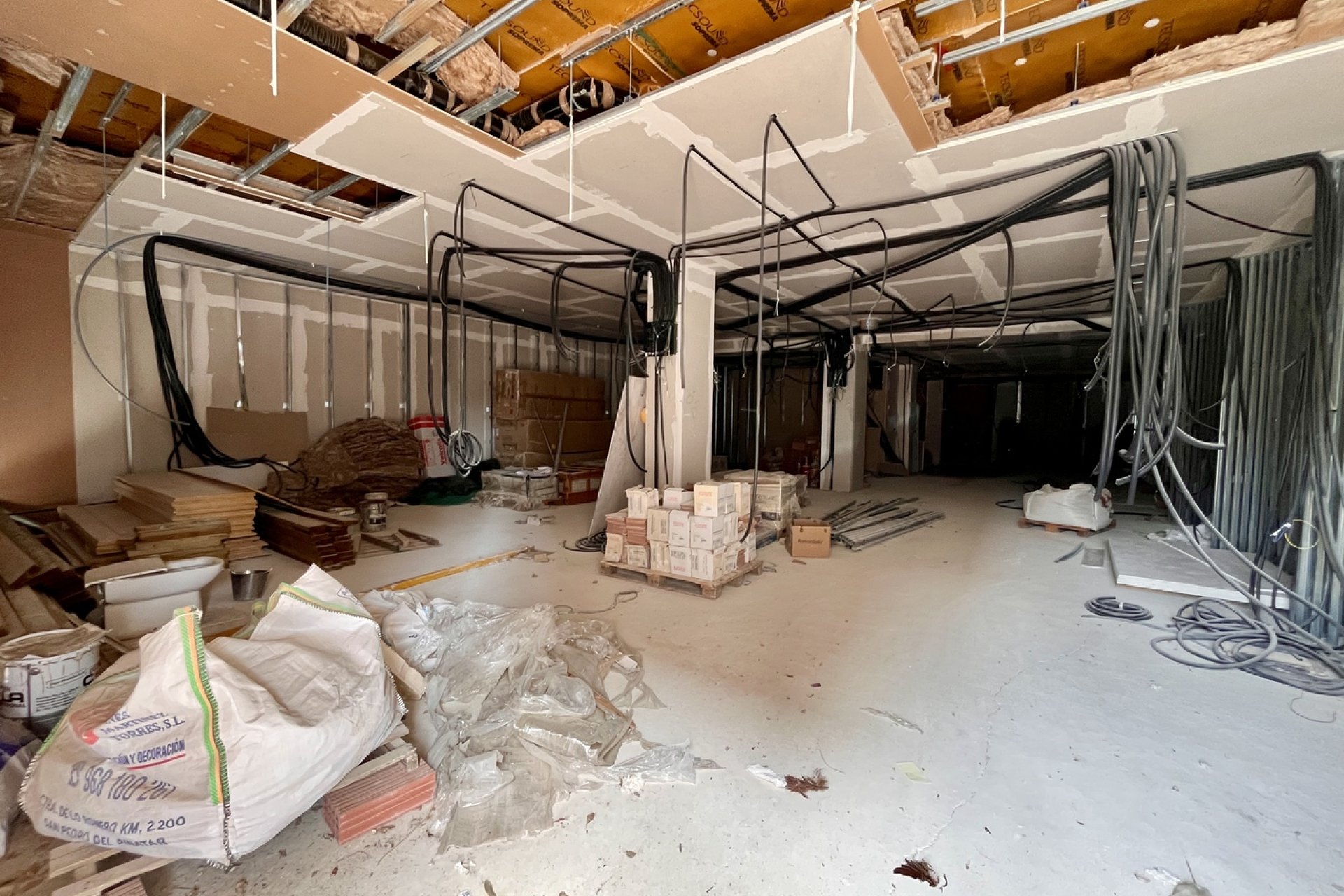 Commercieel pand te koop in Orihuela Costa, 500m van La Zenia strand