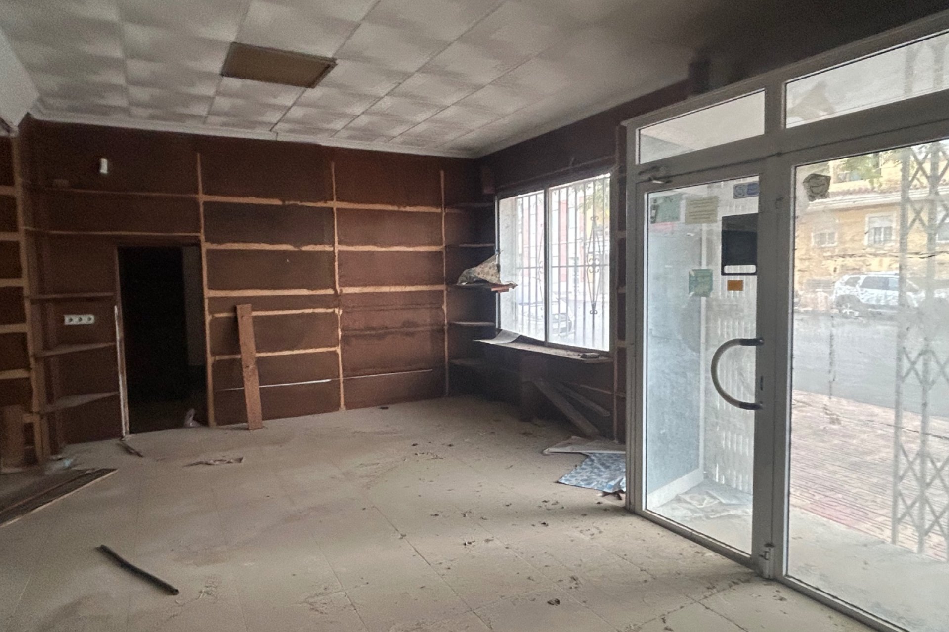 Commerciële ruimte te koop in Jacarilla – 160 m² investeringskans voor renovatie