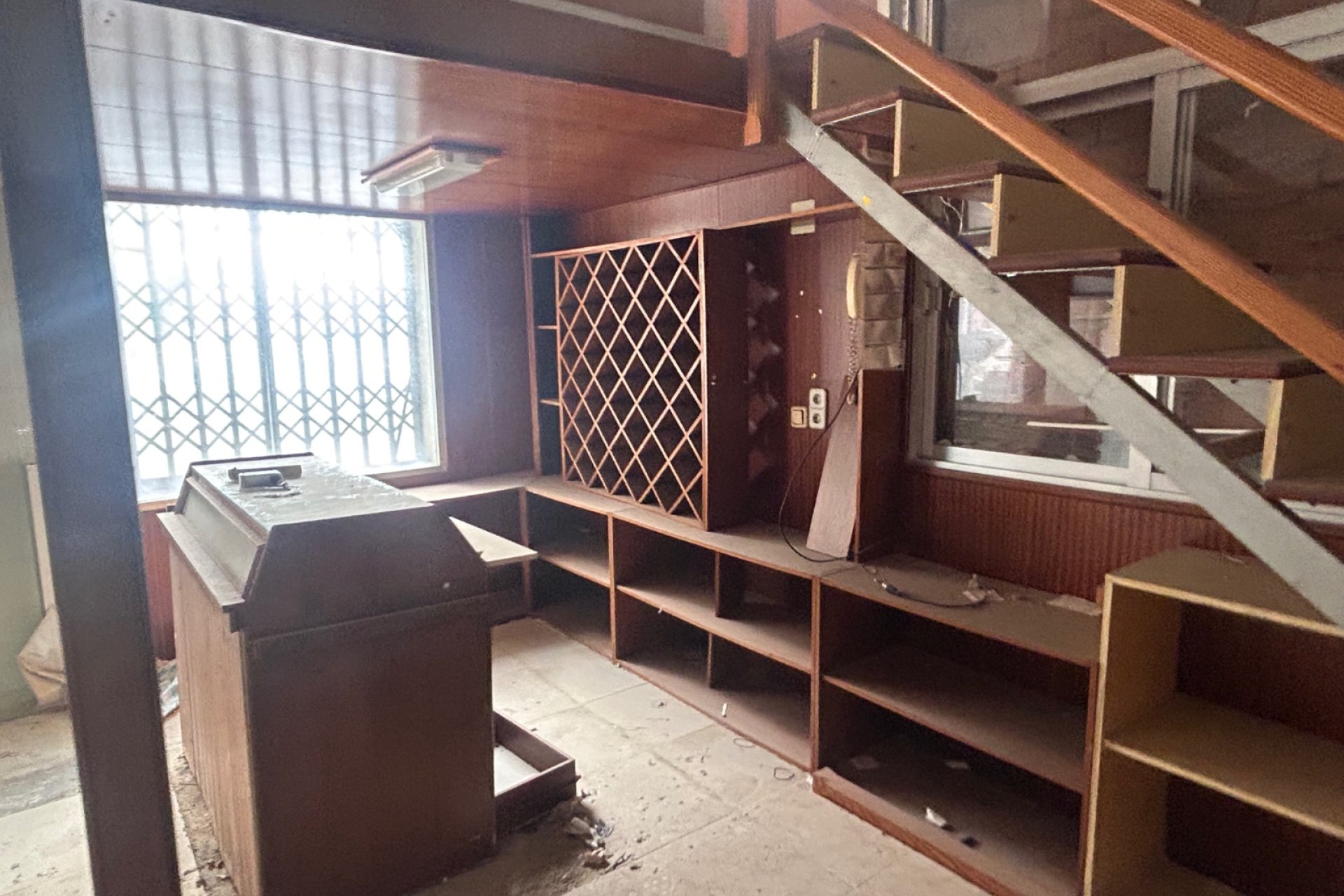 Commerciële ruimte te koop in Jacarilla – 160 m² investeringskans voor renovatie