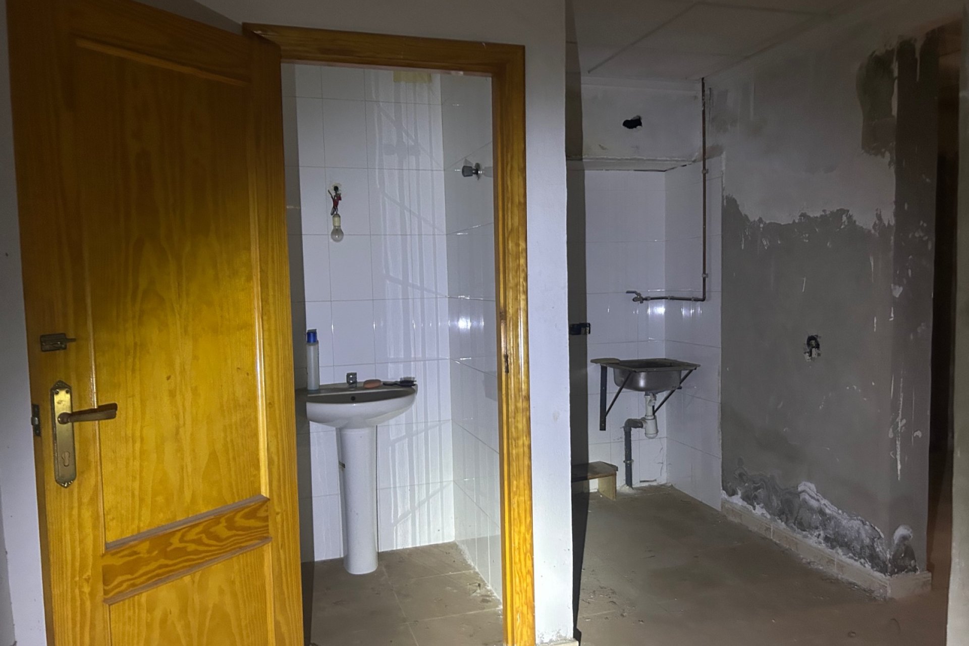 Commerciële ruimte te koop in Jacarilla – 160 m² investeringskans voor renovatie