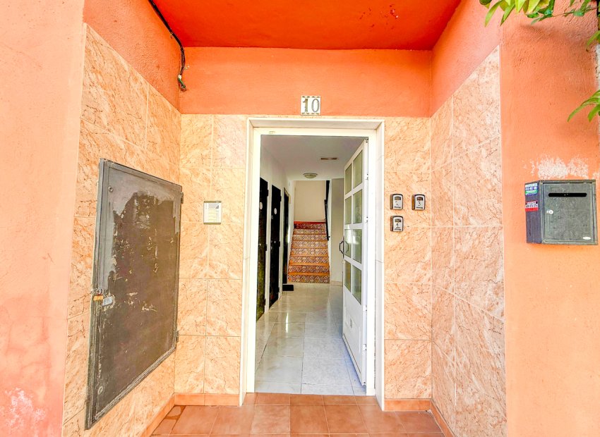 Complejo de apartamentos en San Miguel de Salinas con licencia de alquiler