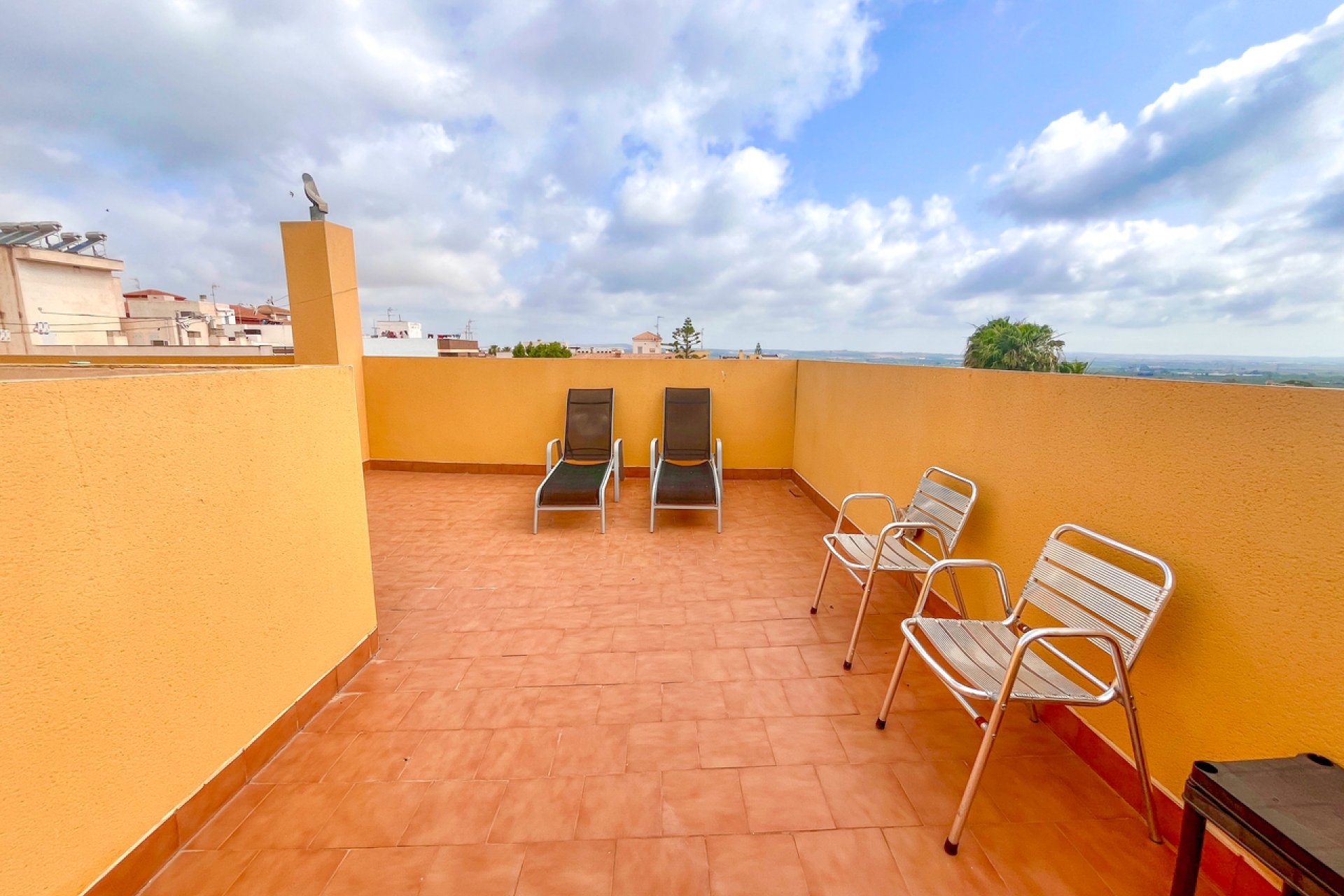 Complejo de apartamentos en San Miguel de Salinas con licencia de alquiler