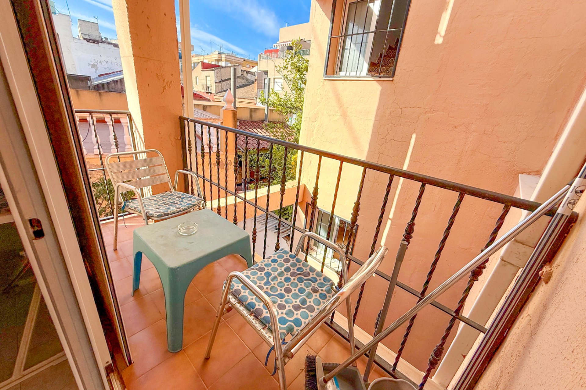 Complejo de apartamentos en San Miguel de Salinas con licencia de alquiler