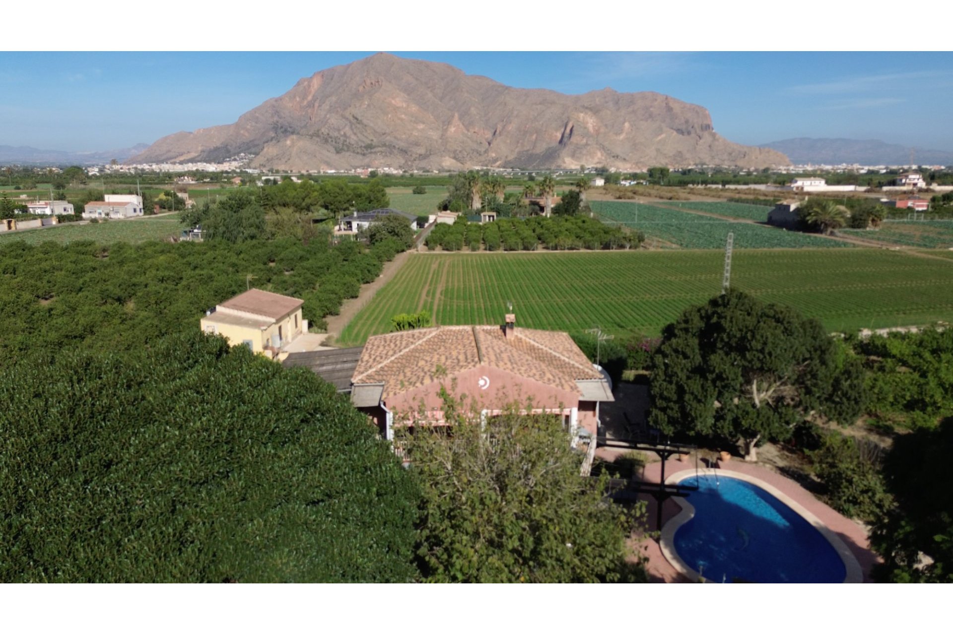 Country house with private pool, mountain views, and 3 bedrooms in Orihuela