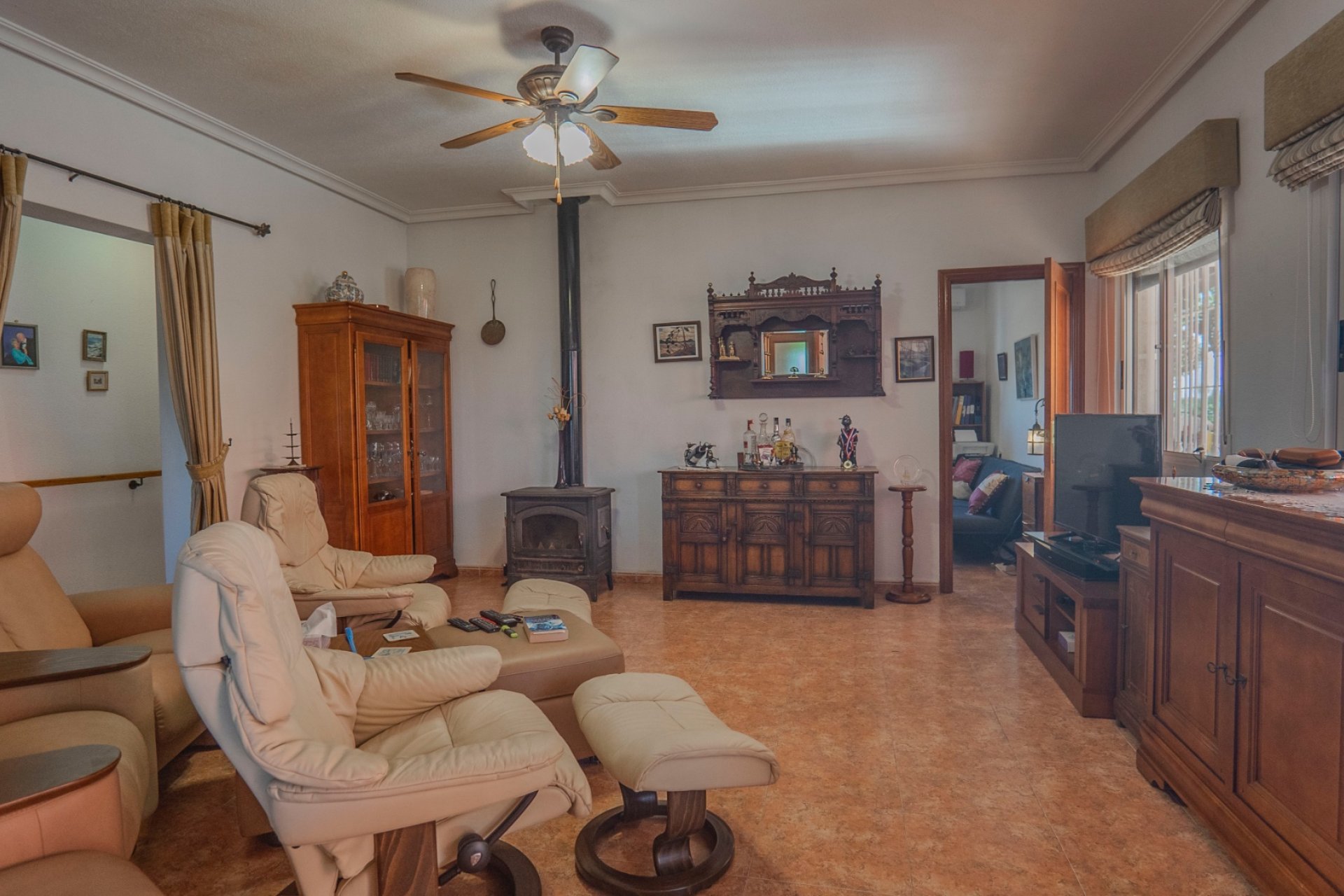 Country house with private pool, mountain views, and 3 bedrooms in Orihuela