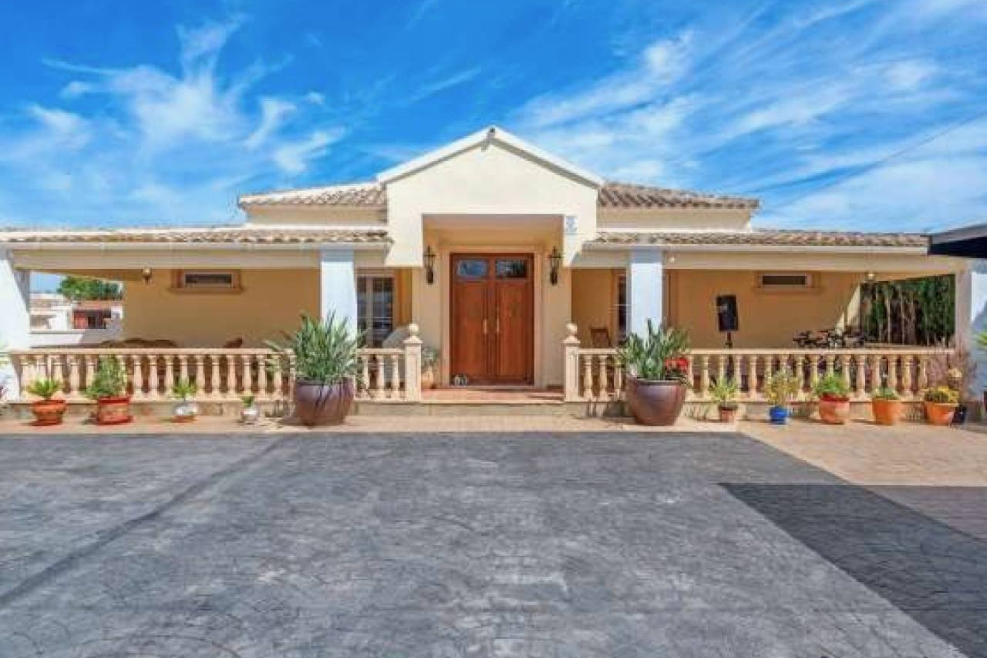﻿Country villa in Almoradí with a private pool, 6 bedrooms, and horse-riding facilities