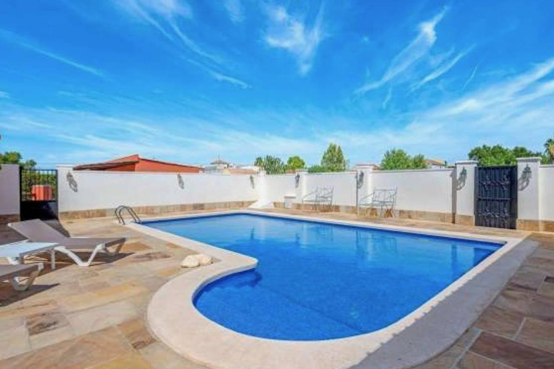 ﻿Country villa in Almoradí with a private pool, 6 bedrooms, and horse-riding facilities