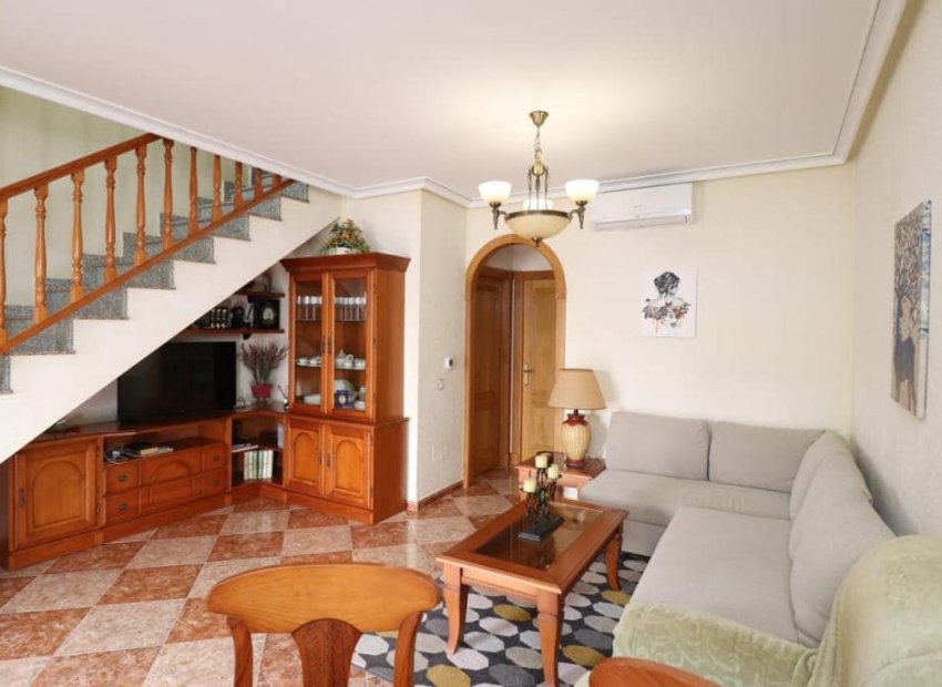Cozy townhouse in Orihuela Costa with 3 bedrooms, pool and garage