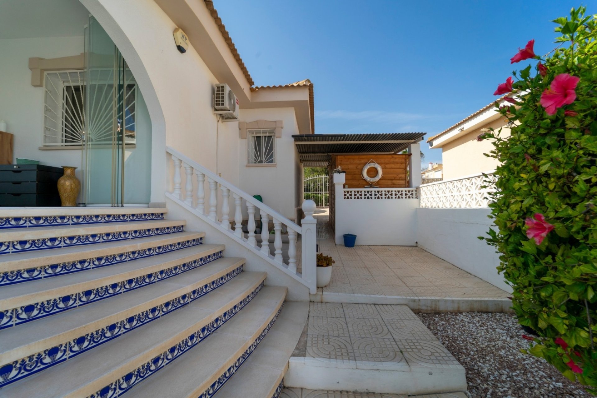 Detached home with a garden and communal pool in Monteazul, Benijófar