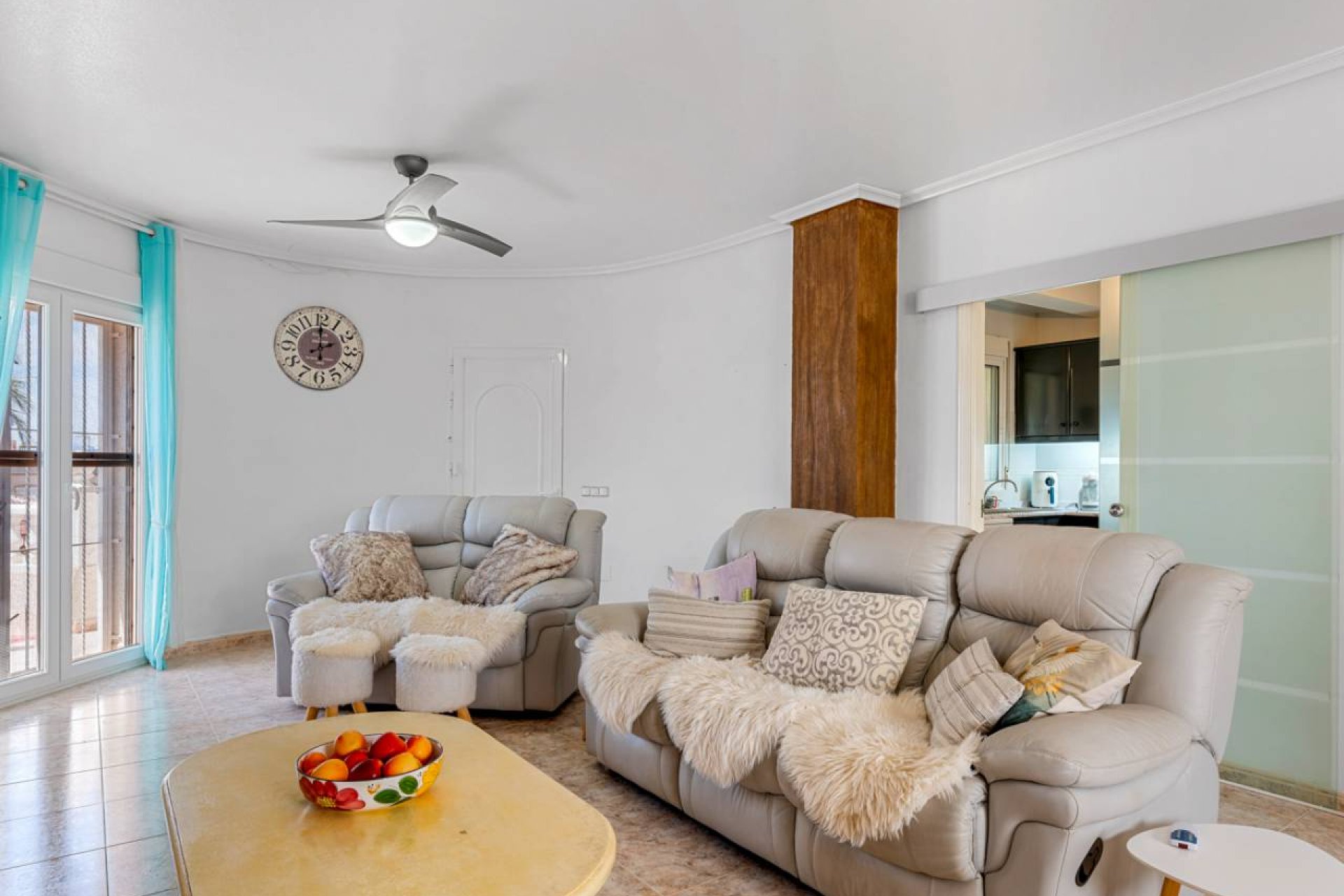 Detached luxury villa with 6 bedrooms, a private pool, and a separate apartment in Benijofar