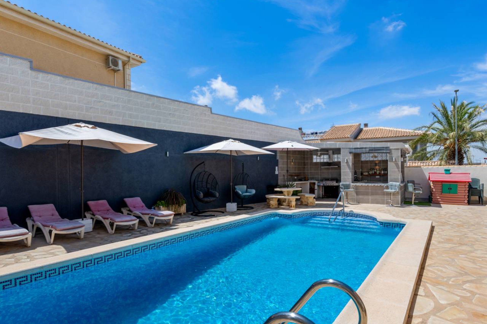 Detached luxury villa with 6 bedrooms, a private pool, and a separate apartment in Benijofar