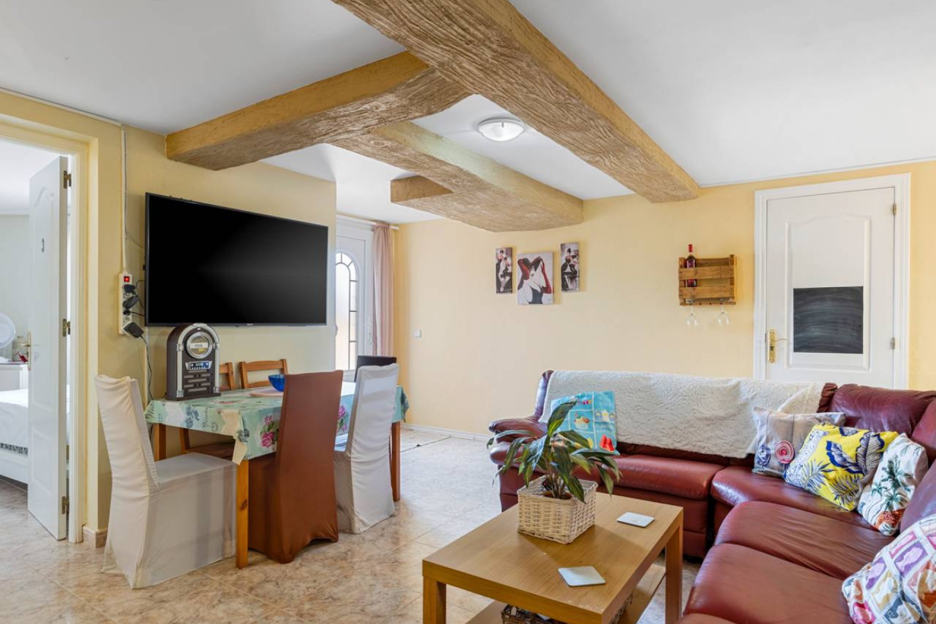 Detached luxury villa with 6 bedrooms, a private pool, and a separate apartment in Benijofar